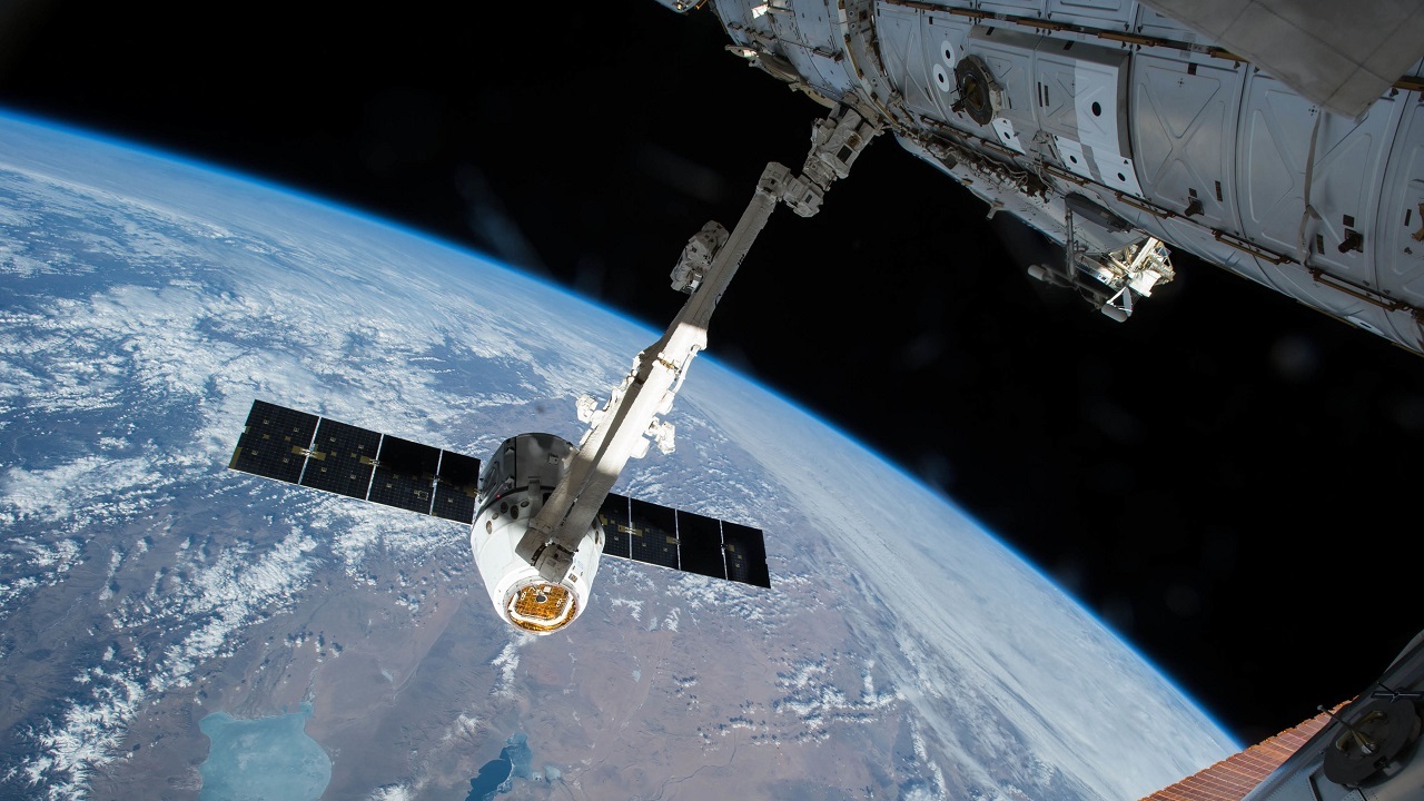 فضاپیمای باری SpaceX Dragon به ایستگاه فضایی متصل شد