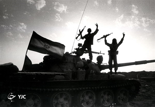 کدام فرمانده ارتشی با حاج احمد متوسلیان ضد انقلاب را شکست داد؟