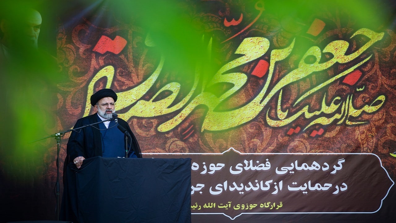 رئیسی: برای تغییر وضع موجود وارد شده‌ام و با تخریب و متلک مطلقاً جا نمی‌زنم / کشور در ۸ سال گذشته به دلیل «دلاریزه کردن اقتصاد» معطل ماند