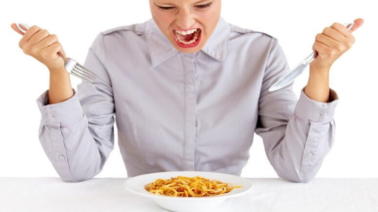 ۱۰ روش برای جلوگیری از اشتهای کاذب و کنترل غذا خوردن