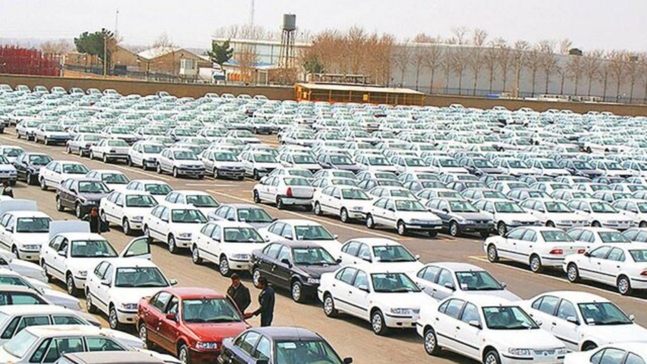 فرمول مجلس برای کاهش قیمت خودرو عرضه در بورس است/ بررسی نابسامانی بازار خودرو با حضور وزیر صمت
