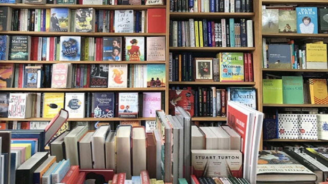 طرح بهارانه کتاب با مشارکت ۱۹ کتابفروشی در همدان آغاز شد