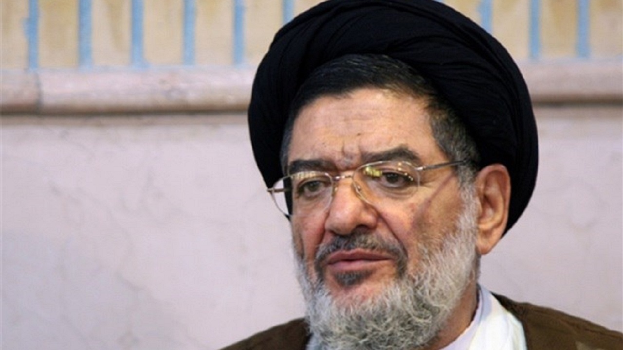 تصویری قدیمی از مرحوم حجت‌الاسلام محتشمی‌پور در کنار رهبر انقلاب