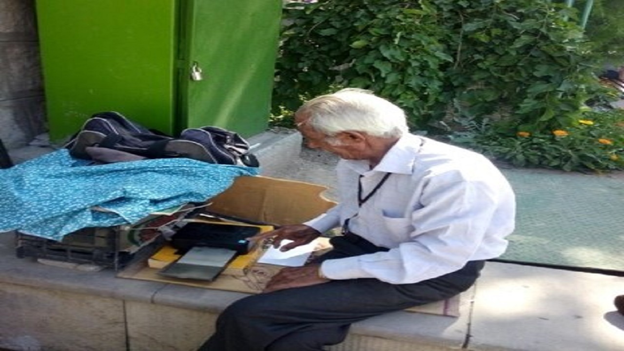 نصب تندیس عکاس خاطره‌ساز در ائل‌گلی