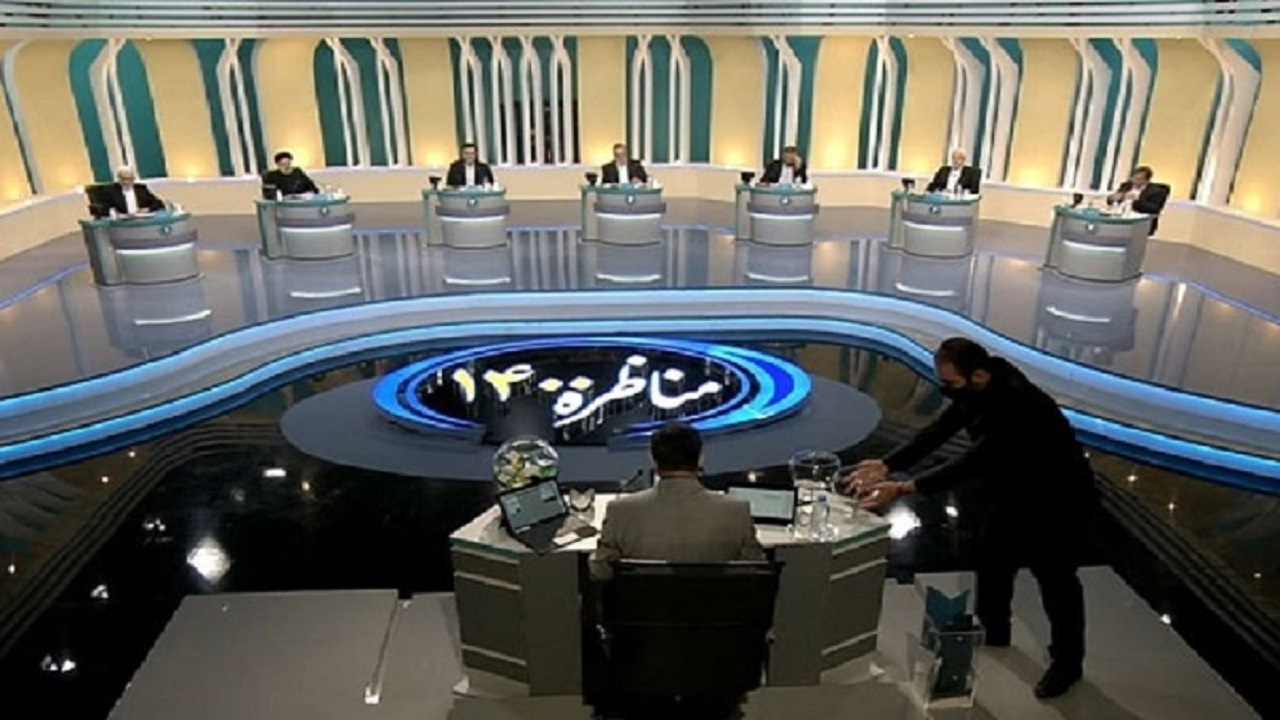 حال و هوای مشهدی‌ها هنگام پخش دومین مناظره کاندیدا‌های ریاست جمهوری