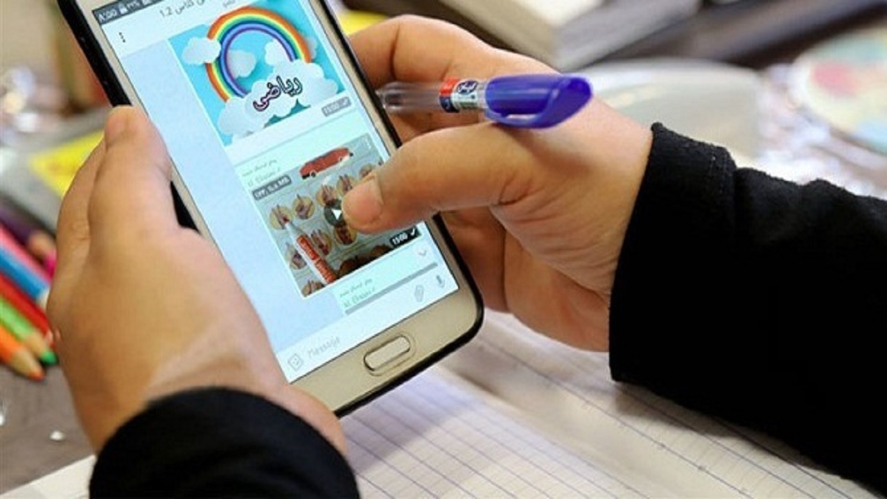اهداء هزار و ۴۳۱دستگاه تبلت و گوشی هوشمند به دانش آموزان زنجانی 
