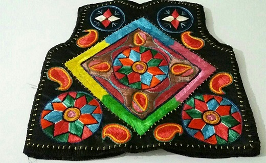 همیشه پای دلالان در میان است/ انتظارات هنرمندان صنایع دستی از رئیس جمهور آینده