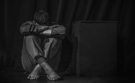 استاد مشایخی «من دیوانه نیستم» را فریاد میزند استاد مشایخی «من دیوانه نیستم» را فریاد میزند