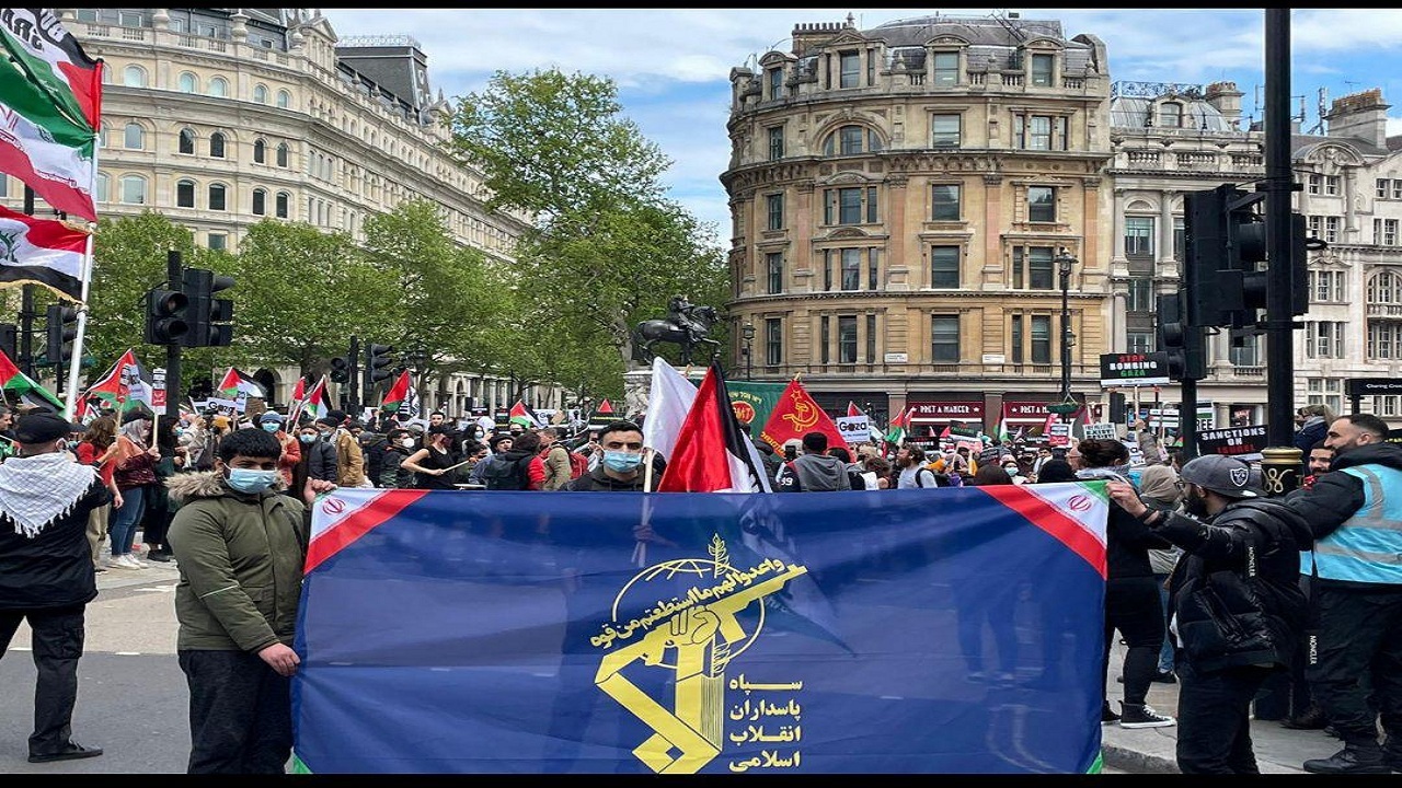 برافراشته شدن پرچم سپاه پاسداران در لندن + تصاویر