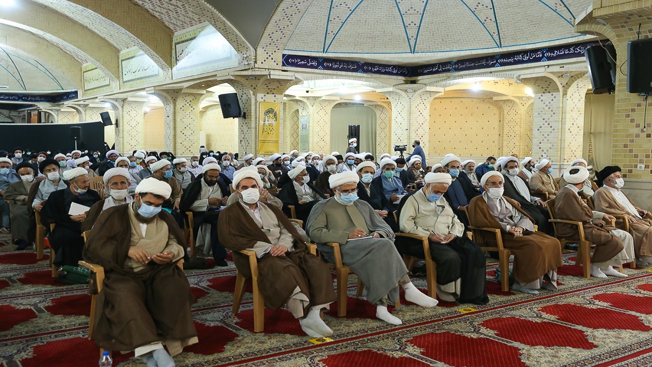 تجلیل از اساتید حوزه علمیه استان قزوین