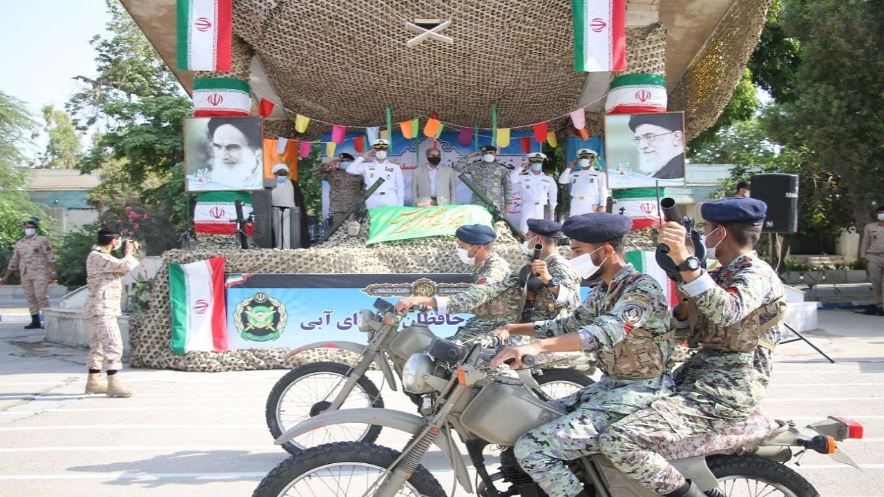 برگزاری صبحگاه تفنگداران نیروی دریایی ارتش با حضور ناخدا صمدی