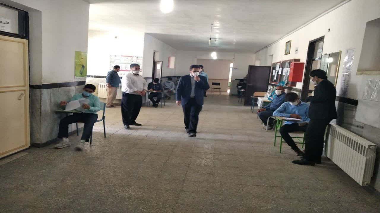 برگزاری امتحانات نهایی با رعایت دستورالعمل‌های بهداشتی در چهاربرج + تصاویر
