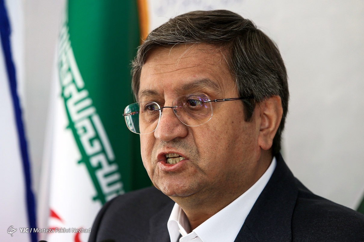 همتی: خودروسازی ایران نباید بدون رقیب باشد / لزوم محدودشدن دارایی بانک‌ها
