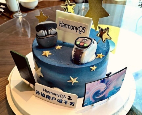 تصویر کیک تولد هوآوی جشن هوآوی برای استقبال کاربران از سیستم عامل HarmonyOS