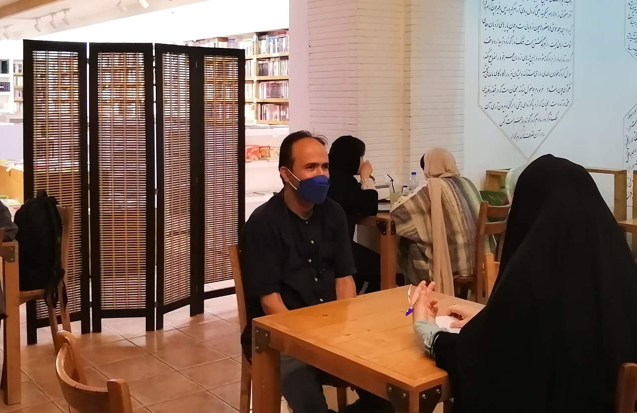 کافه کتاب؛ لذت نوشیدن قهوه در بهشت کتاب ها
