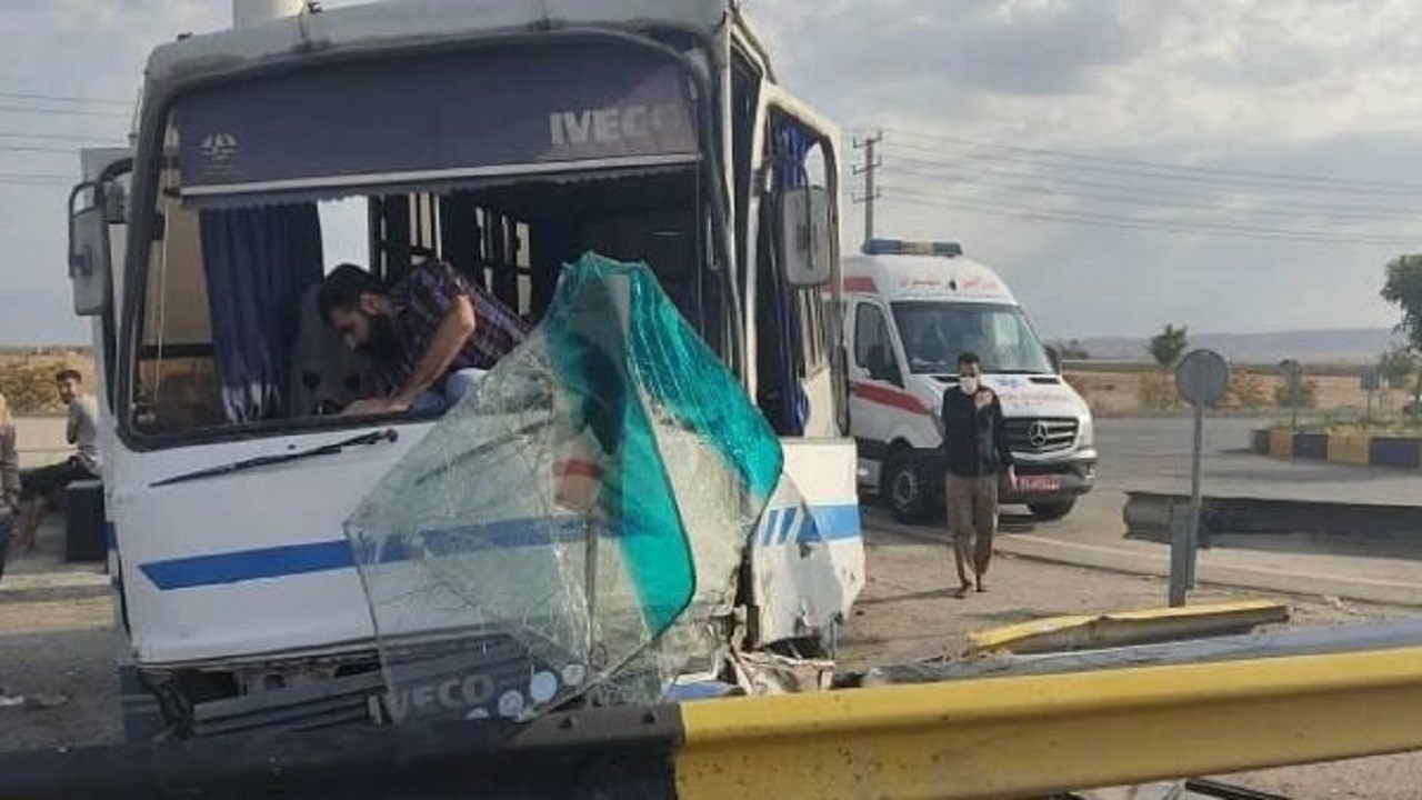 تصادف ۲دستگاه مینی بوس در محور تکاب ۱۴ مصدوم برجای گذاشت