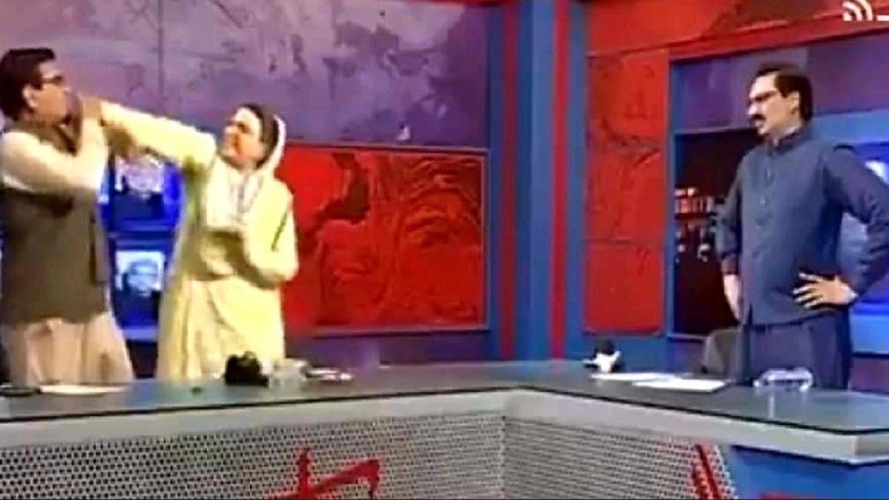 درگیری فیزیکی سیاستمداران پاکستانی در برنامه زنده تلویزیونی!