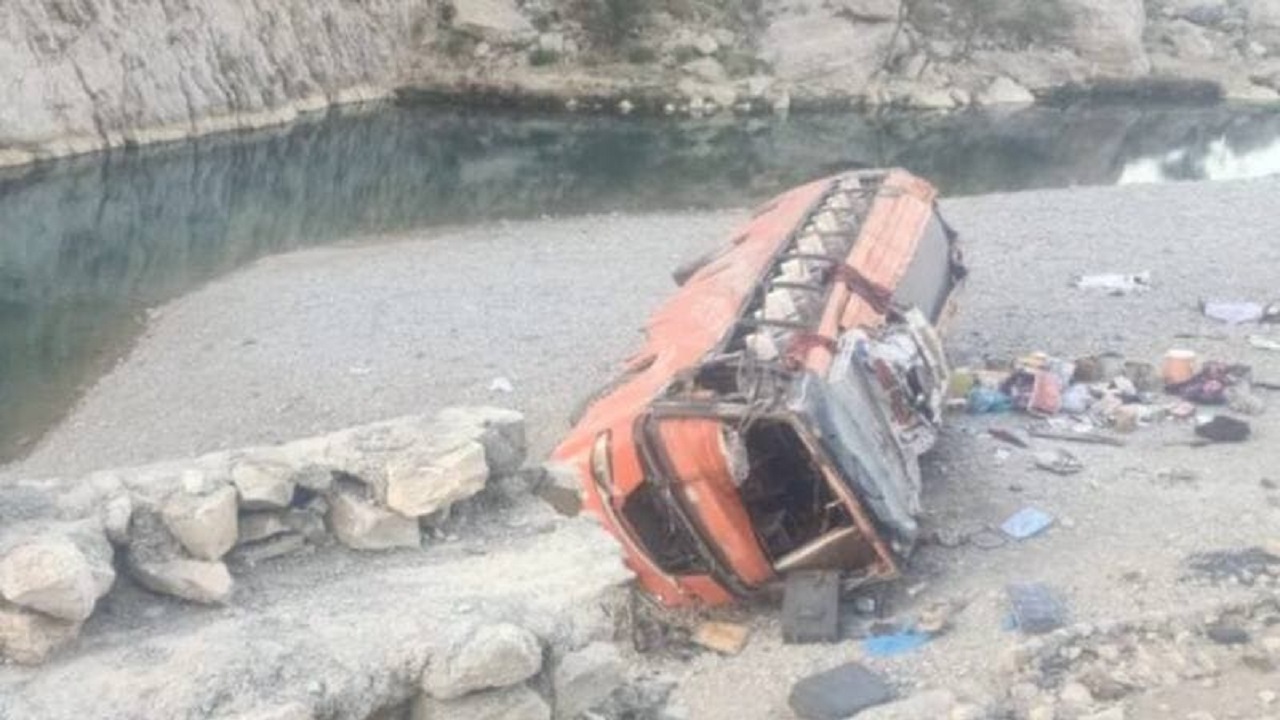 ۶۶ کشته و زخمی در پی واژگونی اتوبوس در پاکستان