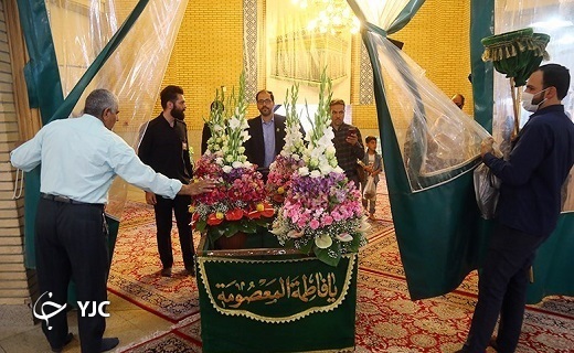 ضریح حرم حضرت معصومه(س)گل آرایی شد +تصاویر
