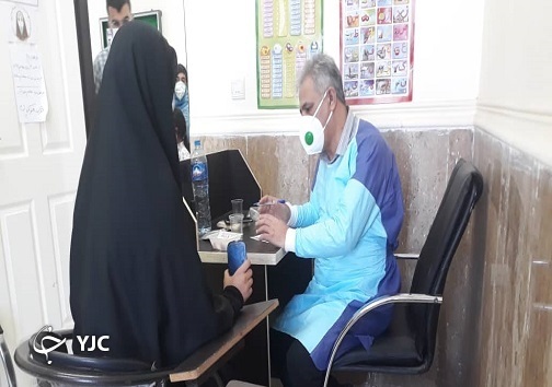 دستان مهربان پزشکان بر سر ساکنان شهرک رجایی ماهشهر+عکس
