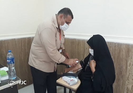 دستان مهربان پزشکان بر سر ساکنان شهرک رجایی ماهشهر+عکس
