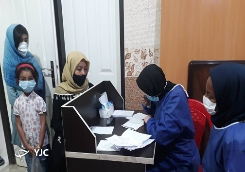 دستان مهربان پزشکان بر سر ساکنان شهرک رجایی ماهشهر+عکس