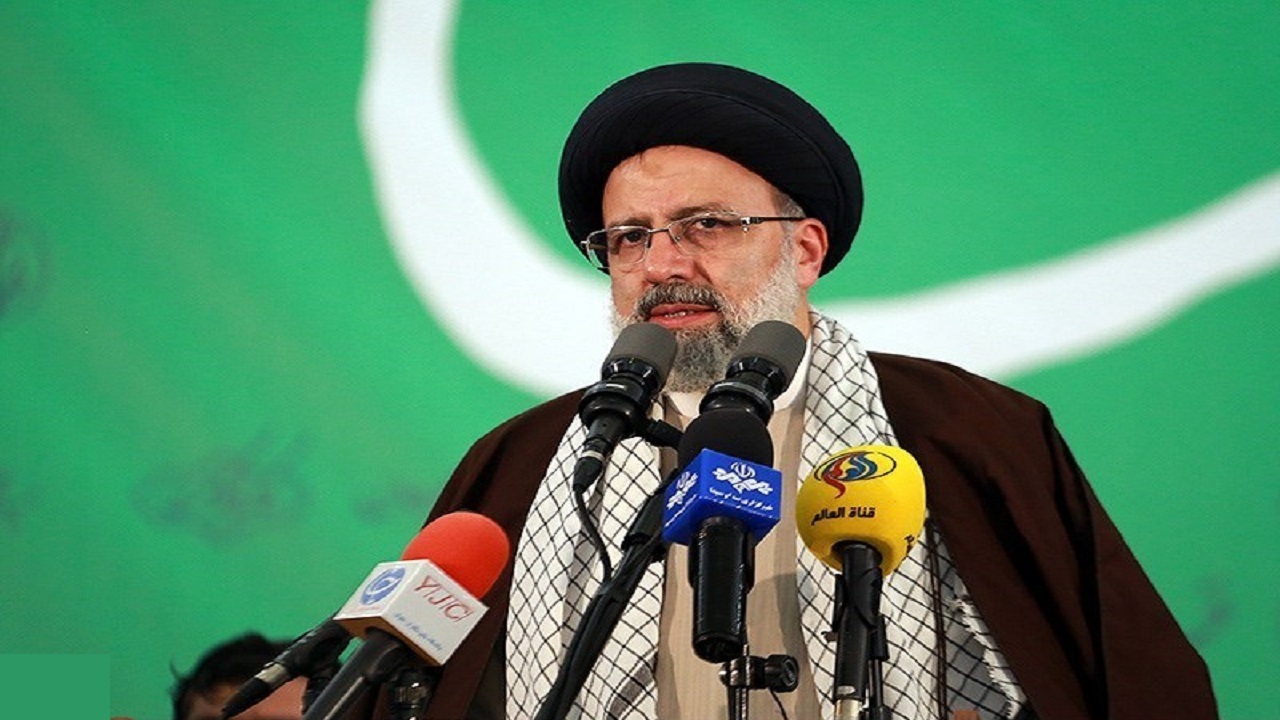 حضور حجت الاسلام رئیسی در روز دوشنبه در میدان هفت تیر تهران / کنار رفتن رئیسی به نفع سعید جلیلی شایعه است