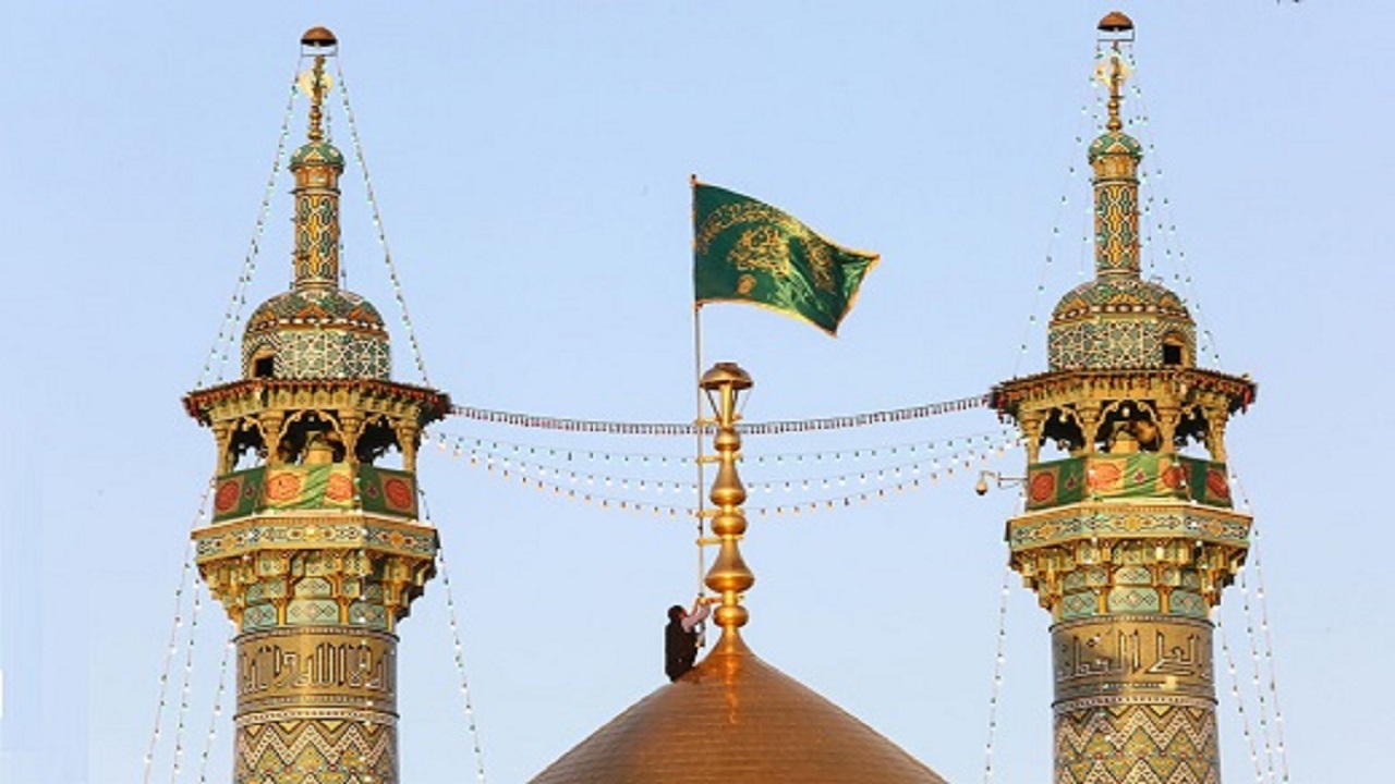 پرچم بارگاه حرم حضرت معصومه (س)تعویض شد + تصاویر