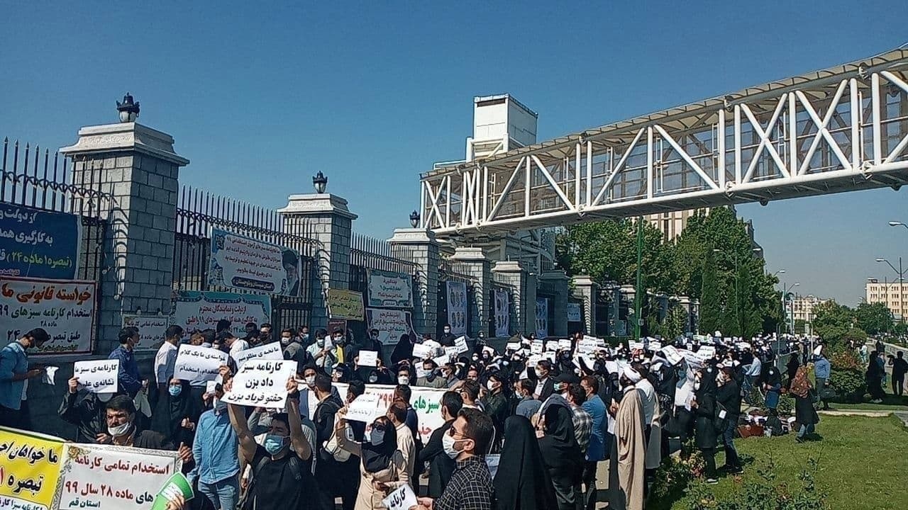 علمی///////«کارنامه سبزها» و آرزوی استخدام بدون آزمون در وزارتخانه هزار متقاضی؛ مجلس چه نقشی ایفا کرد؟ علمی///////«کارنامه سبزها» و آرزوی استخدام بدون آزمون در وزارتخانه هزار متقاضی؛ مجلس چه نقشی ایفا کرد؟