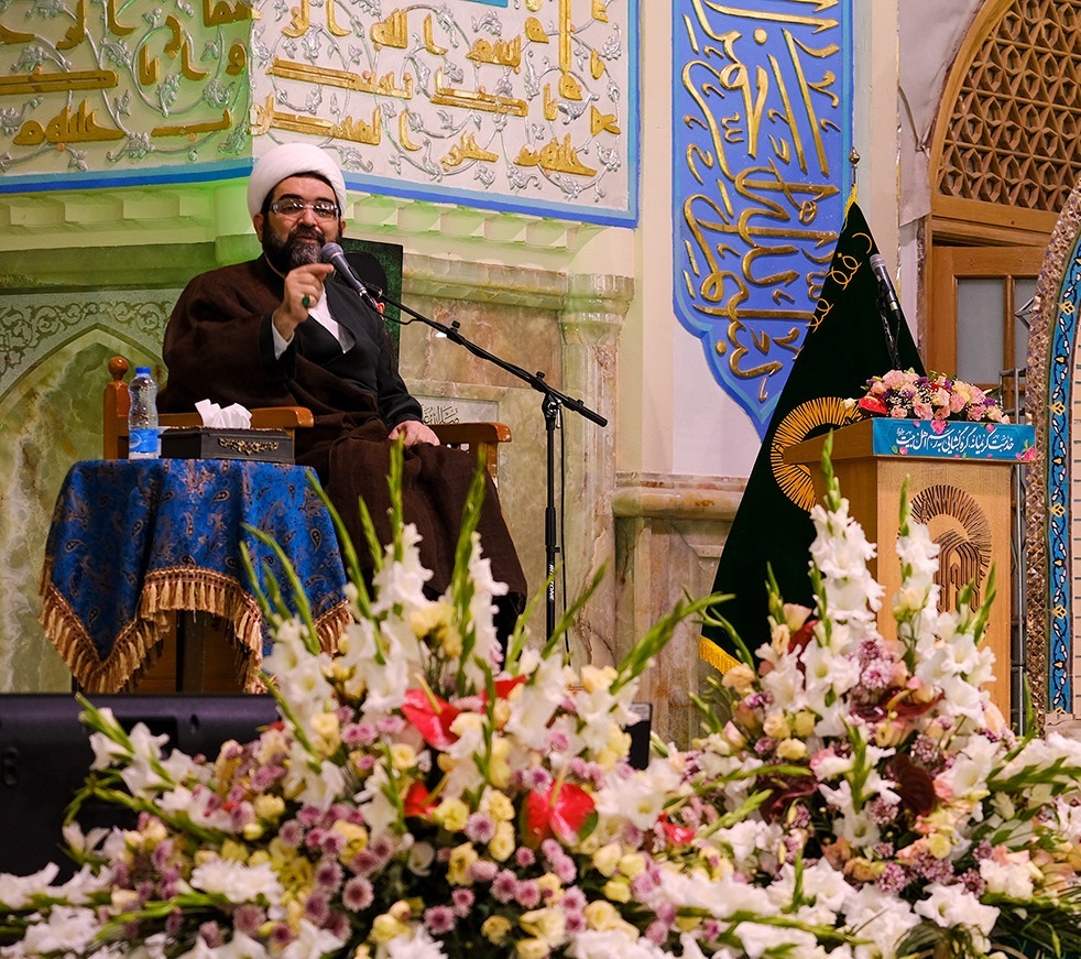 به یمن میلاد حضرت معصومه (س) حرم مطهر رضوی گلباران شد