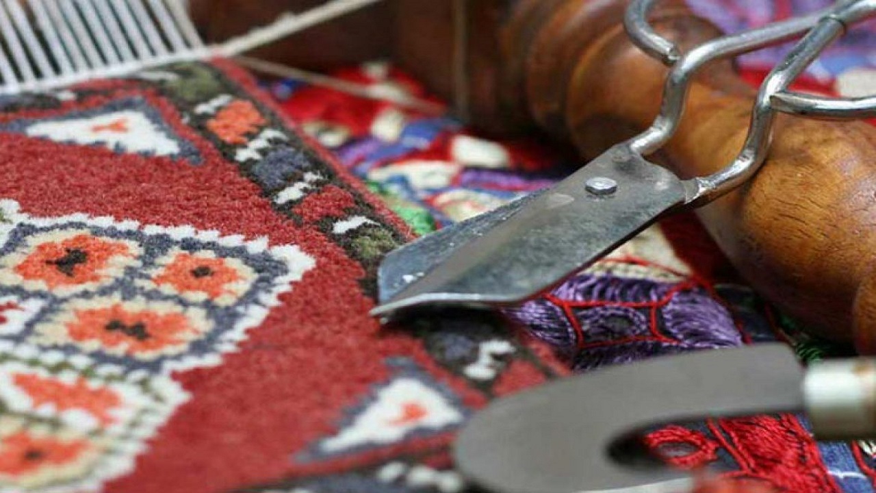 آغاز آموزش گلیم‌بافی در میاندوآب