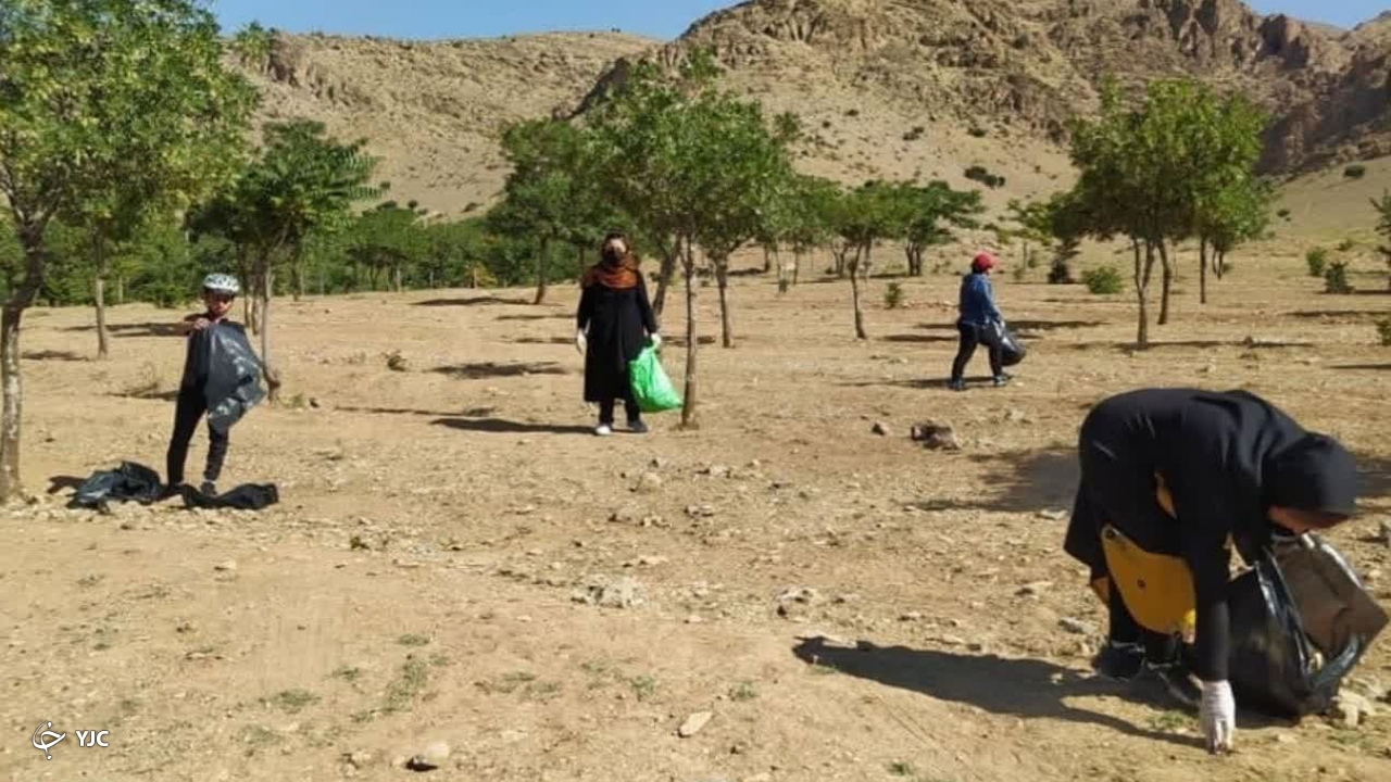 مسیر حاشیه سد مهاباد از هر گونه زباله پاکسازی شد