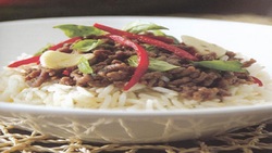 باشگاه خبرنگاران -طرز تهیه برنج سرخ شده با نارگیل و بیف تایلندی