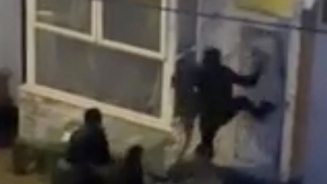 حمله مردان مسلح برای سرقت گیاه ماری جوانا از داخل یک خانه!