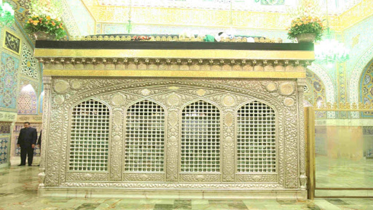 غبارروبی ضریح مطهر رضوی