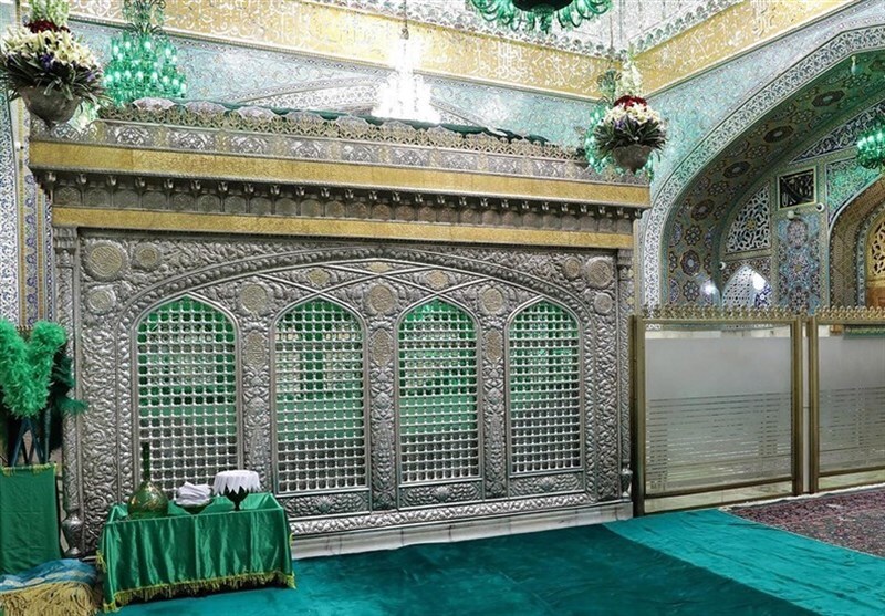 گل آرایی حرم مطهر رضوی در دهه کرامت