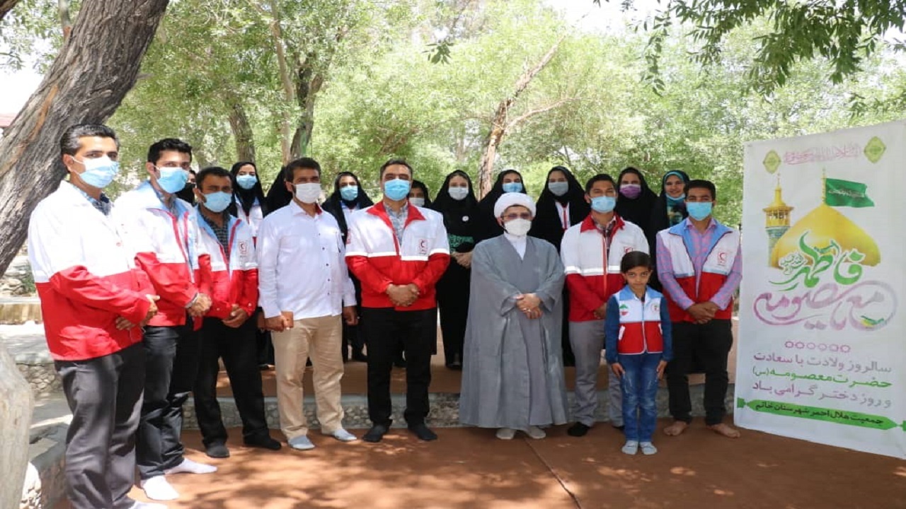 تجلیل از دختران فعال جمعیت هلال احمر شهرستان خاتم