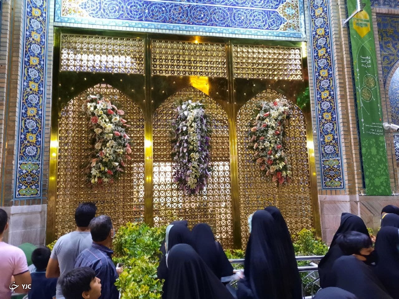 گل آرایی حرم مطهر رضوی