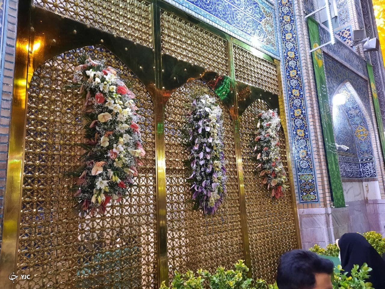 گل آرایی حرم مطهر رضوی