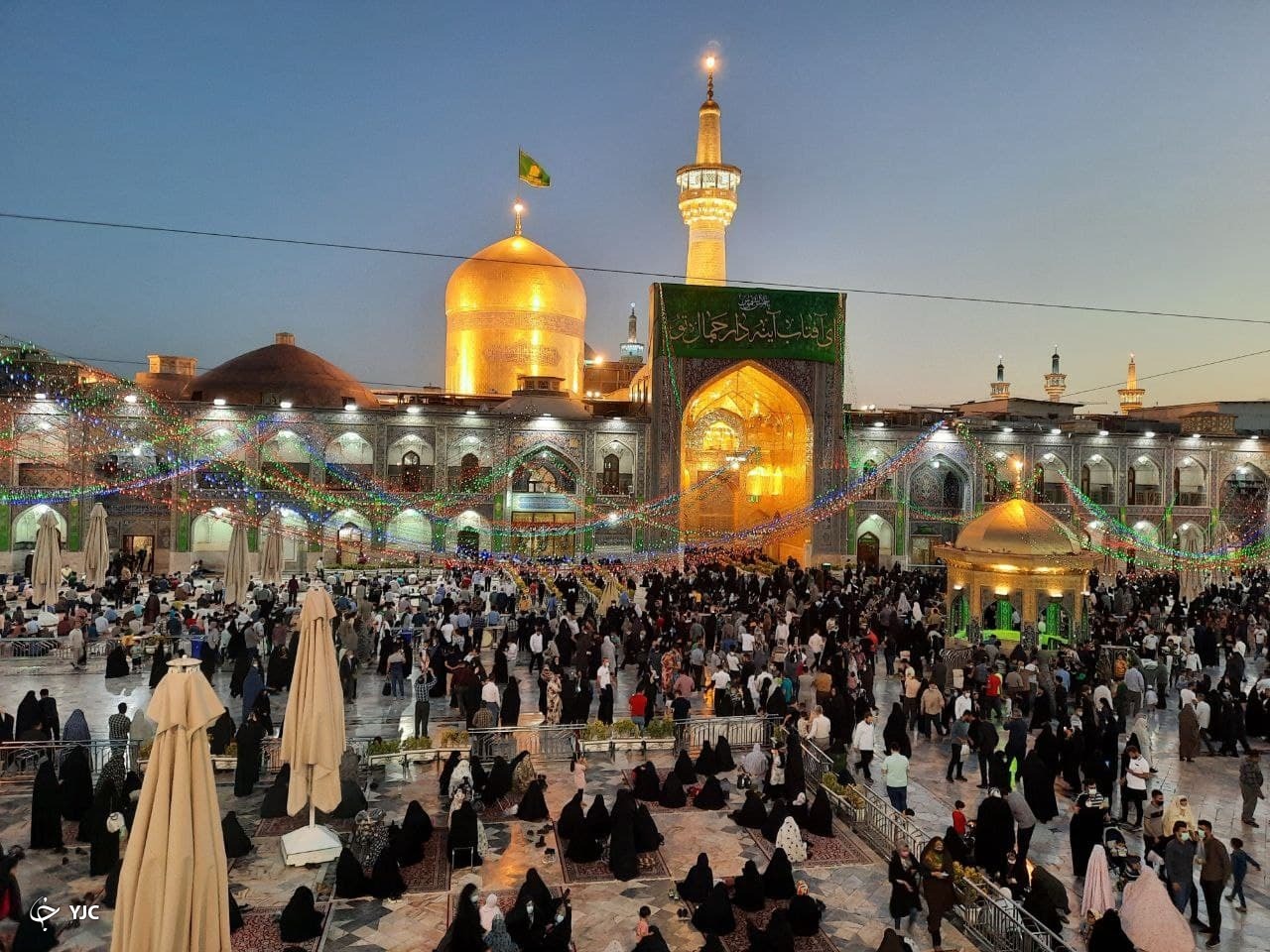 گل آرایی حرم مطهر رضوی