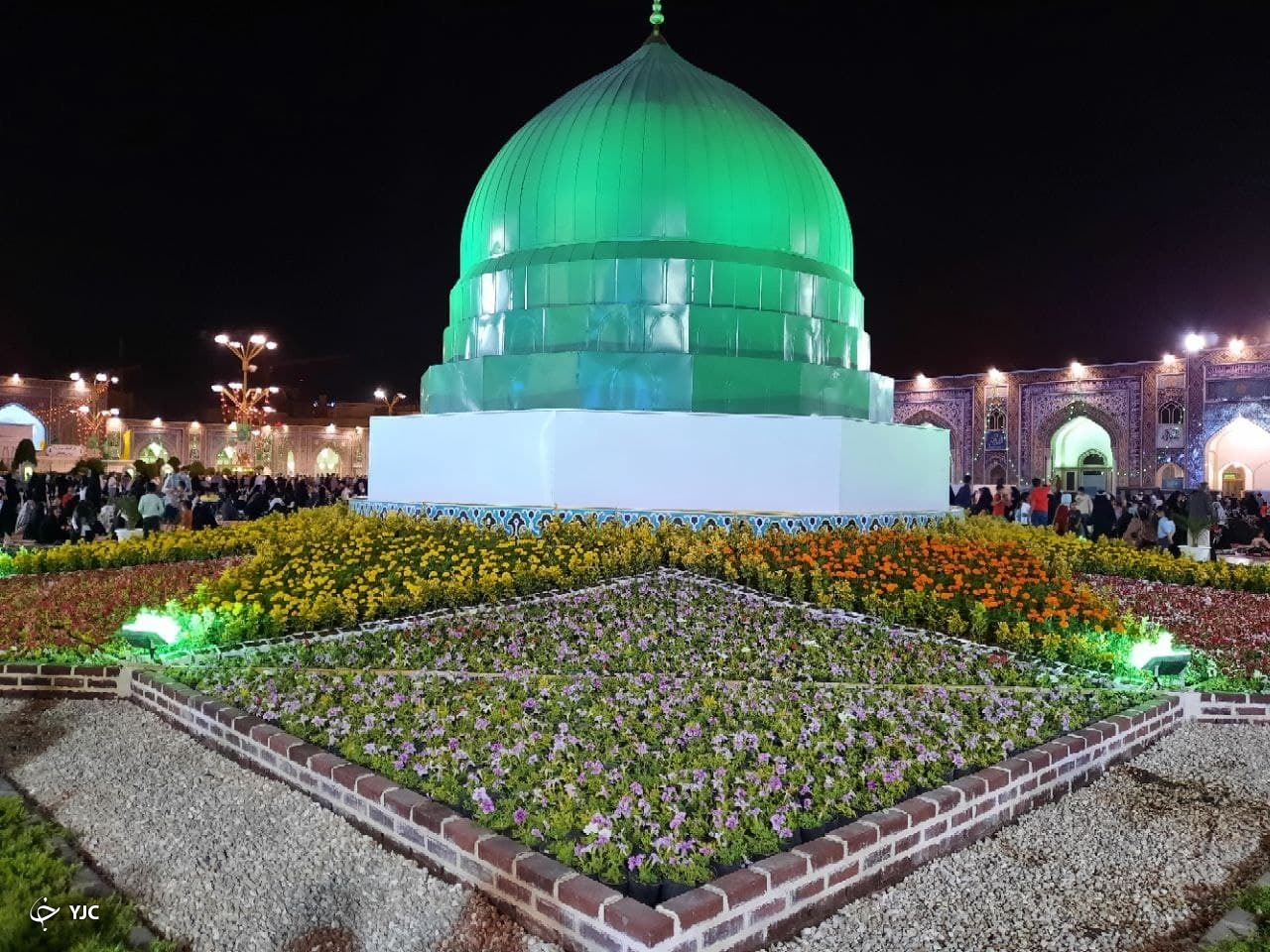 گل آرایی حرم مطهر رضوی