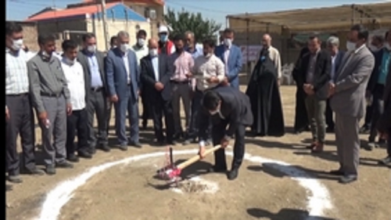 کلنگ زنی ساخت دبستان در روستای علی آباد انقلاب