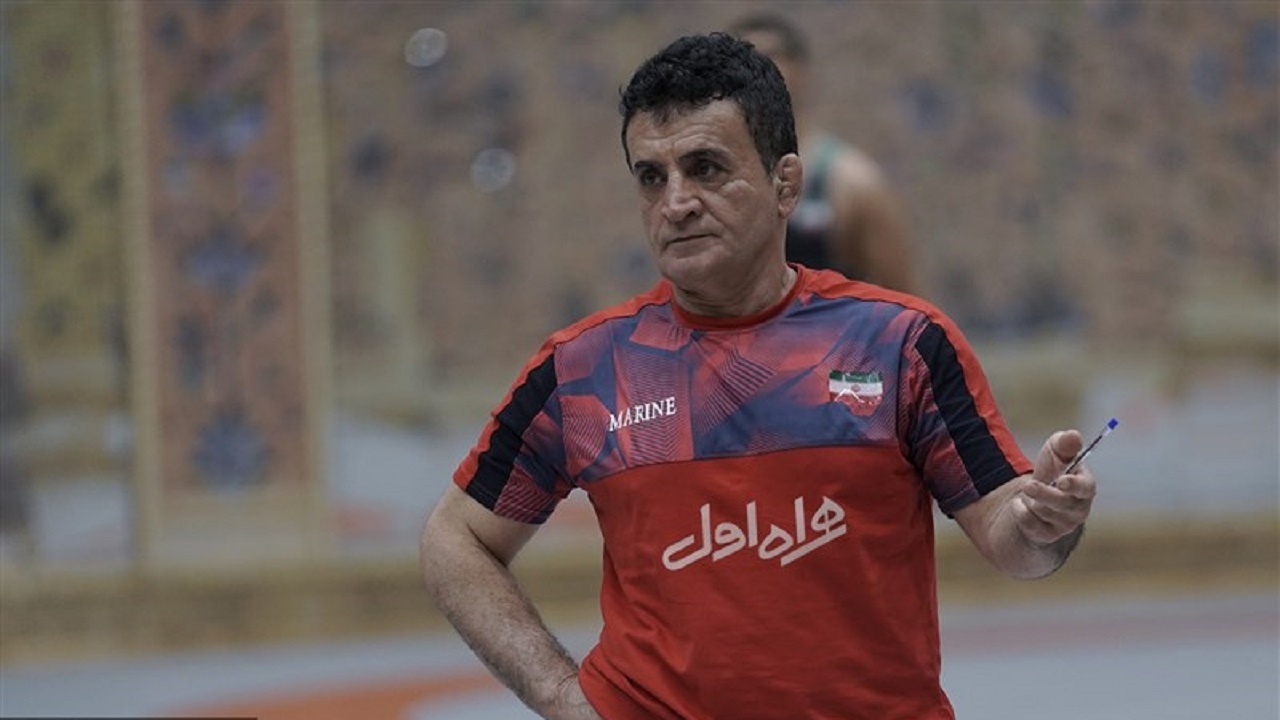 محمد بنا ۱۵ فرنگی کار را به خط کرد