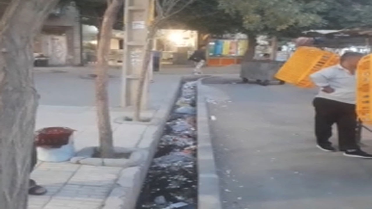 گلایه از نظافت نامناسب جوی آب در محله شهیاد + فیلم