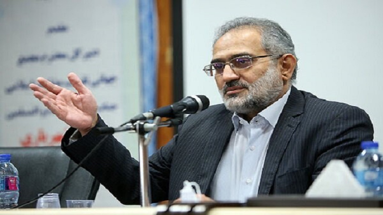 حجت الاسلام رئیسی به نفع دیگر نامزد‌ها انصراف نمی‌دهد