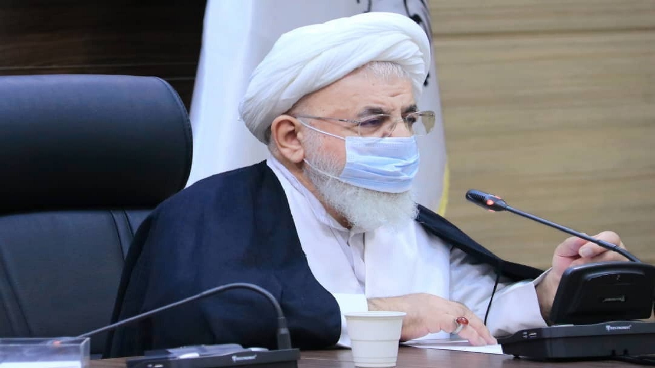 مردم پای کار انقلاب باشند/ بی‌توجهی به سرنوشت کشور پایمال کردن خون شهداست