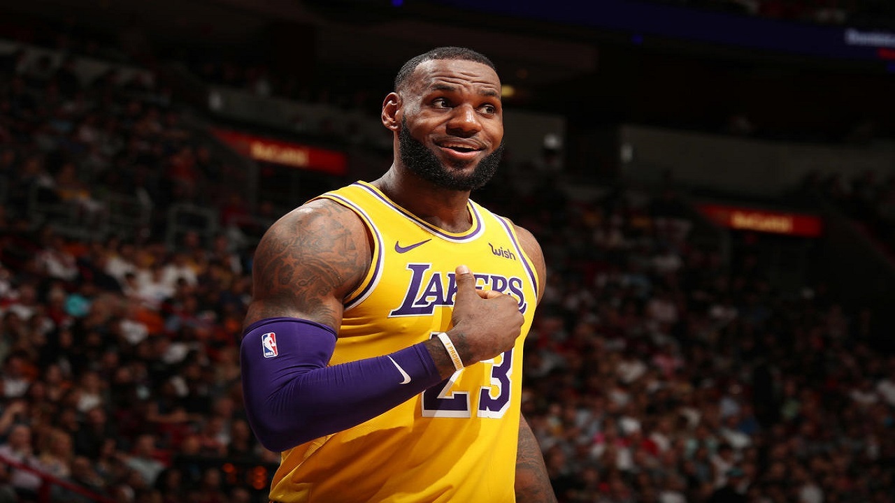 پادشاه بسکتبال با شماره جدید به NBA باز می‌گردد + عکس