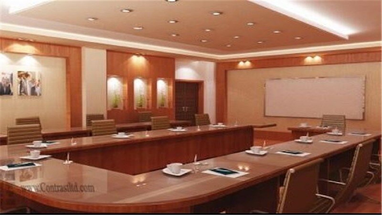 ضابطان شرکت برق تبریز مصرف انرژی سازمان‌ها و ادارات را بازرسی می‌کنند