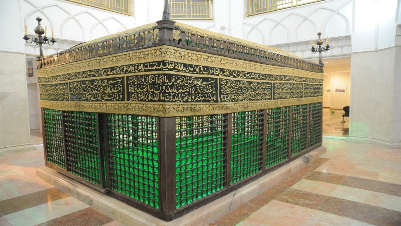 رونمایی از ضریح‌پوش قاجاری مرقد امام رضا(ع) در مشهد