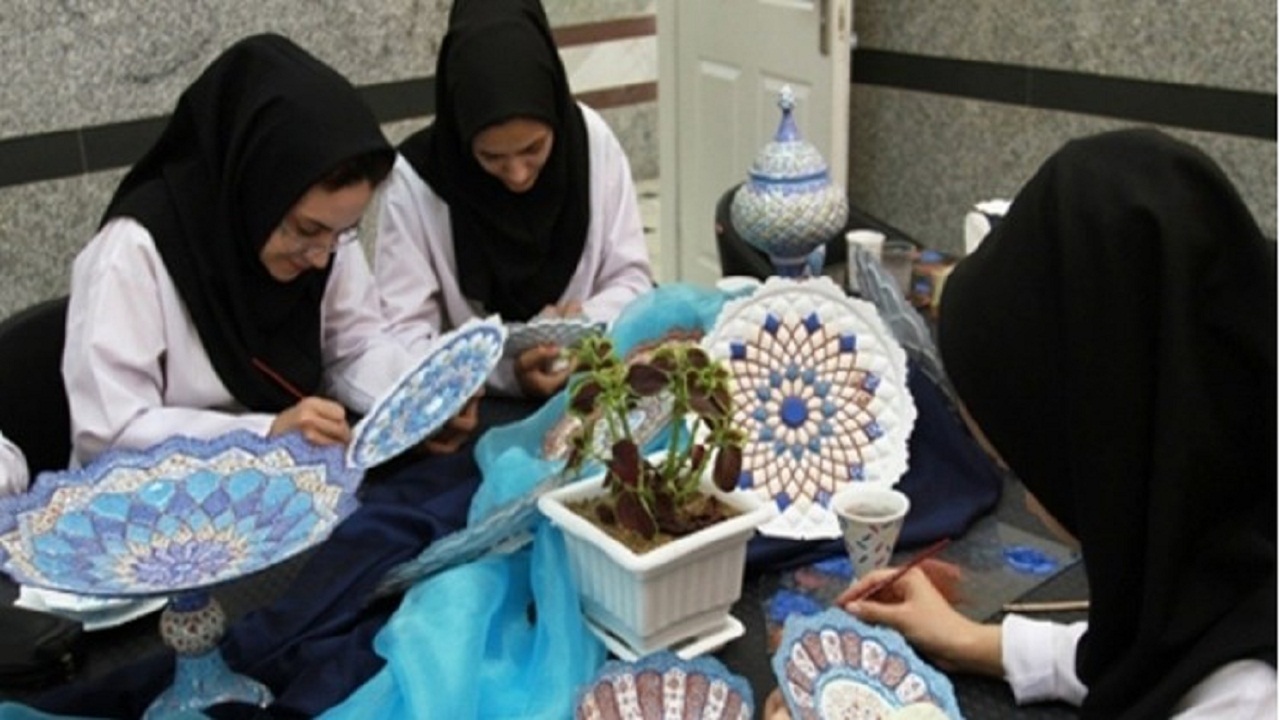 پرداخت ۳۰۰ میلیون ریال کمک بلاعوض به هر گروه همیار زنان سرپرست خانوار در استان همدان